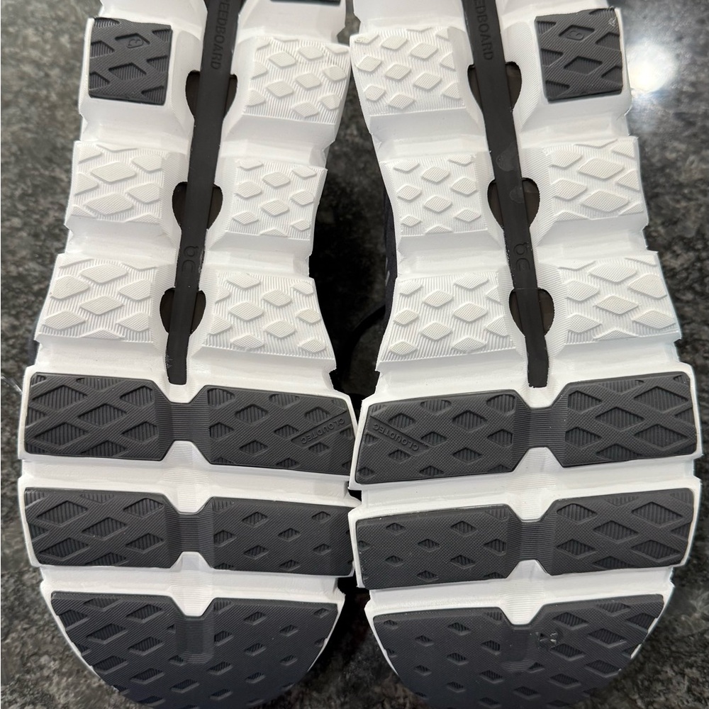 On Cloud men's shoes size 10.5 - Picture 5 of 6